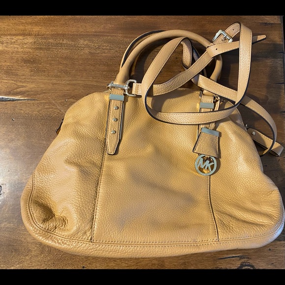 Michael Kors soft tan leather purse. - Picture 1 of 3